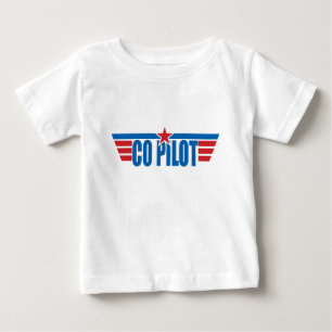 Camiseta Para Bebê O copiloto voa o crachá - aviação