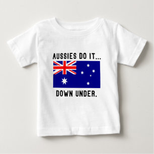 Camiseta Para Bebê Os Aussies Fazem... Lá Embaixo.