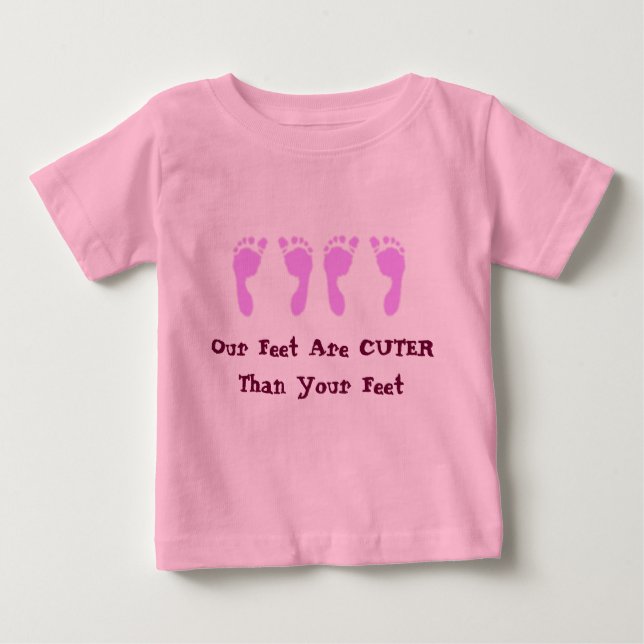 Camiseta Para Bebê Pegadas de Bebê (Gêmeos Garotas) (Frente)