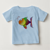 Peixe dourado alegre no mar