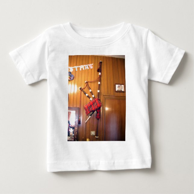 Camiseta Para Bebê Scotland Bagpipe Tartan Xadrez Instrumento Musical (Frente)