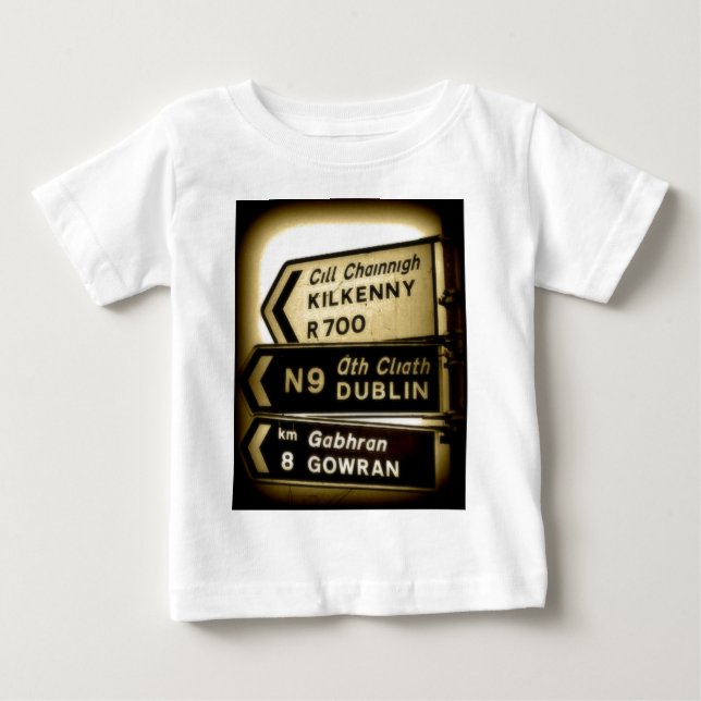 Camiseta Para Bebê Sinalização de estrada na Irlanda (Frente)