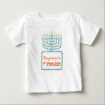 Camiseta Para Bebê T personalizado de Menorah ø Chanukah<br><div class="desc">Este primeiro T bonito do bebê de Chanukah caracteriza um candelabro colorido do menorah com uma série de quadrados azuis telhados. O texto alaranjado dentro do gráfico pode parcialmente ser personalizado para adicionar o nome da sua criança.</div>