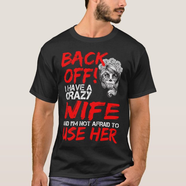 Camiseta Para trás tenho uma mulher louca e não tenho medo  (Frente)