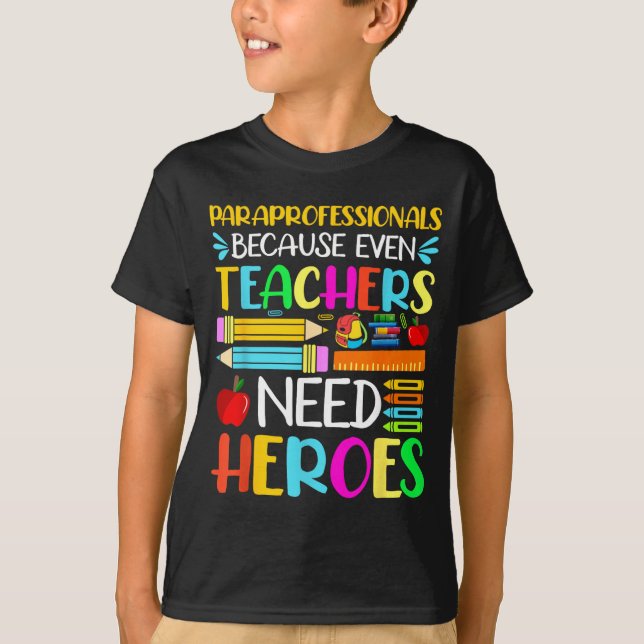 Camiseta Paraprofissionais Porque Até Os Professores Precis (Frente)