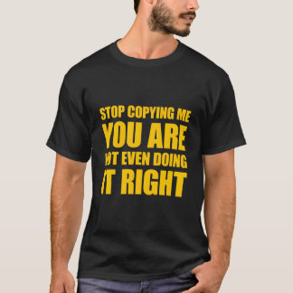 Camiseta Pare De Me Copiar Que Você Nem Está Fazendo Certo