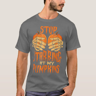 Camiseta Pare de olhar meu esqueleto de abóboras, mão assus