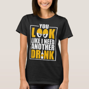 Camiseta Parece Que Preciso De Outro Bebendo Engraçado.