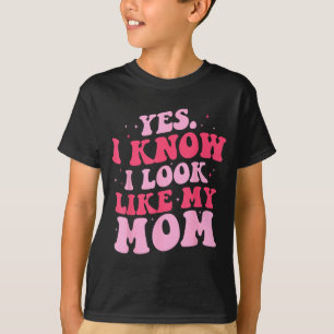 Camiseta Pareço com a mamãe engraçado dia das mães filha