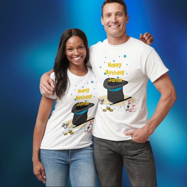 Camiseta Parente do Tema de Aniversário do Mágico Show (Magic Show Birthday Theme Party Parent T-Shirt, Hat, Wand, Coins, Dice, Cards, Stars, Happy Birthday)