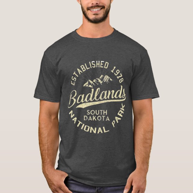 Camiseta Parque Nacional Badlands Caminhando Retro Vintage (Frente)
