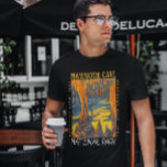 Camiseta Parque Nacional da Caverna Mammoth, Kentucky, em c<br><div class="desc">Vetor de Caverna de Mamute trabalho de arte design. O parque fica no centro-oeste do Kentucky,  englobando porções da Caverna Mammoth,  o sistema de cavernas mais longo conhecido do mundo.</div>