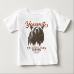Camiseta Parque Nacional do Yosemite Grizzly Bear Californi<br><div class="desc">Pronto para embarcar na sua aventura ao ar livre? Esta camiseta do Parque Nacional Yosemite é uma escolha perfeita. Com um urso negro ousado e paisagem florestal cênica, esta camisa vai inspirá-lo a explorar e abraçar a natureza. Solte seu explorador interno e não perca essa chance de trazer a natureza...</div>