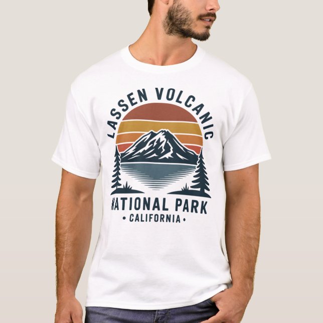 Camiseta Parque Nacional Vulcânico de Lassen — Mountain Vin (Frente)