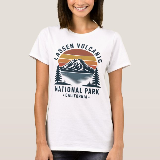 Camiseta Parque Nacional Vulcânico de Lassen — Mountain Vin (Frente)