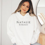 Camiseta Partido Bridal Personalizado do Casamento de Donal<br><div class="desc">Nossas camisetas Hoodie do Partido Bridal do Presente Personalizado são uma maneira séria de mostrar seu apreço pela sua festa noiva e fazê-las se sentirem mais especiais durante suas celebrações de casamento. Essas camisas de capuz personalizáveis podem ser personalizadas com os nomes ou papéis dos membros do seu partido, acrescentando...</div>