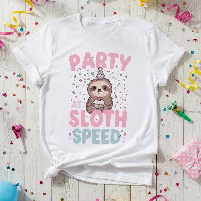 Camiseta Party at Sloth Speed — Birthday Sloth, Cute Party (Criador carregado)
