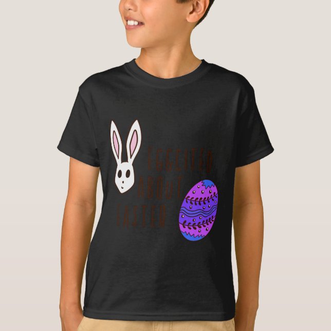 Camiseta Páscoa Fofo Emocionado Com Citação Engraçada de Tr (Frente)
