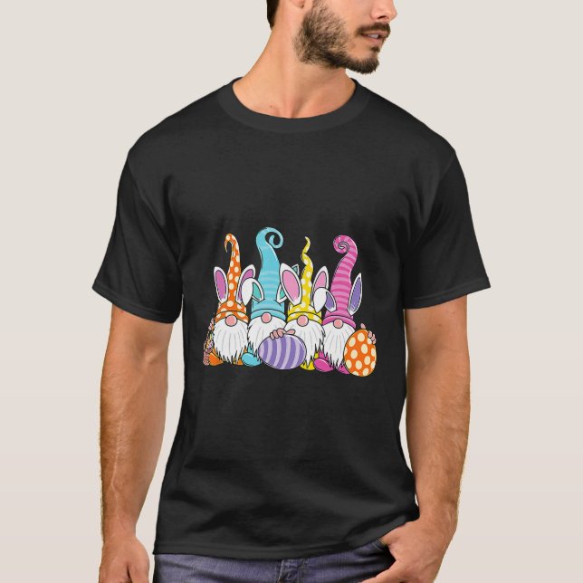 Camiseta Páscoa Primavera Gnomo Caça Ao Ovo E B (Frente)