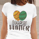 Camiseta Páscoa Pun Funny Eggspert Hunter Citação Humorísti<br><div class="desc">Crianças adorariam essa camisa branca de Páscoa giro,  com ovos coloridos,  dizendo "Caçador Eggspert". Faz um belo presente para a família e os amigos.</div>