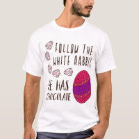 Páscoa Segue O Coelho Branco Engraçado Humorado