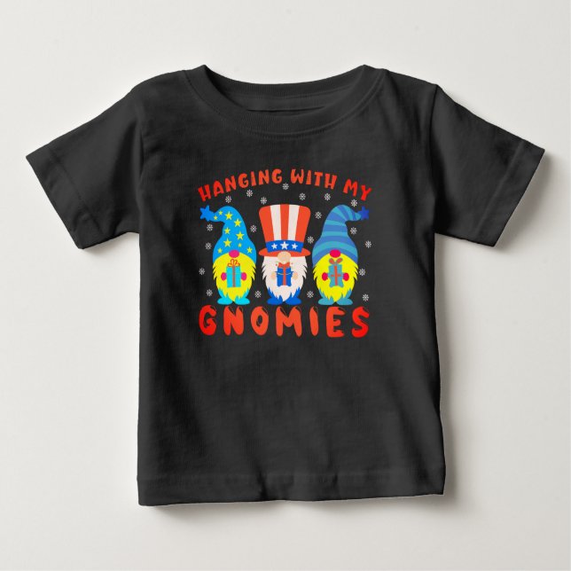 Camiseta Passando Com Meus Gnomos Correspondendo Ao Natal D (Frente)