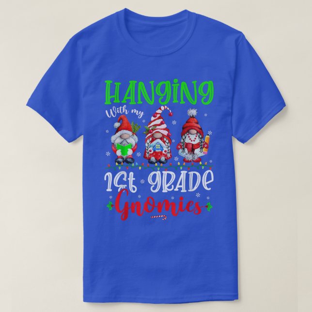 Camiseta Passando Com Meus Gnomos Da Série 1rua Luzes De Na (Frente do Design)