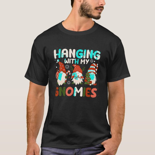 Camiseta Passando Com Meus Gnomos Engraçados Fome De Natal (Frente)