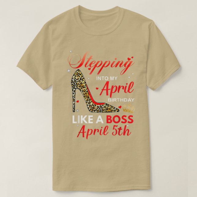 Camiseta Passando No Meu Aniversário De Abril Como Um Abril (Frente do Design)