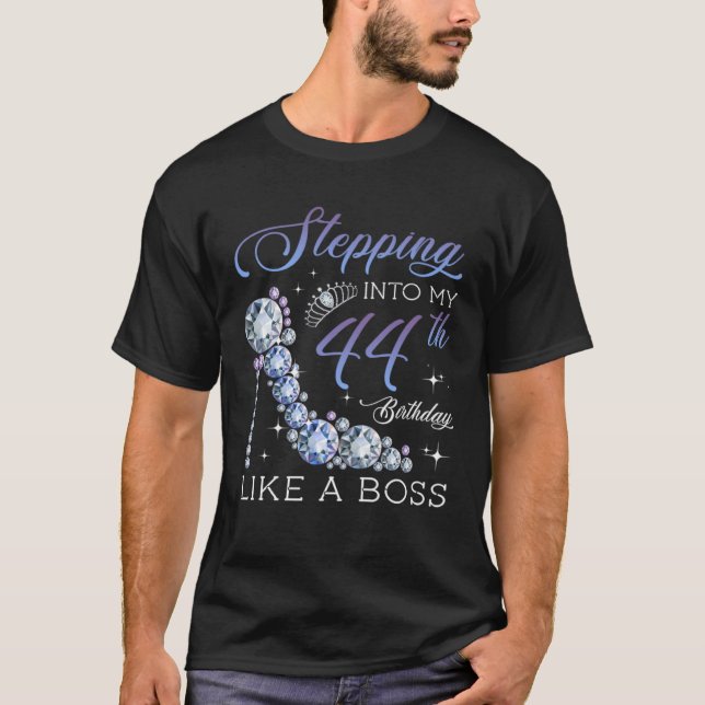 Camiseta Passando para 44 como chefe 44 anos (Frente)