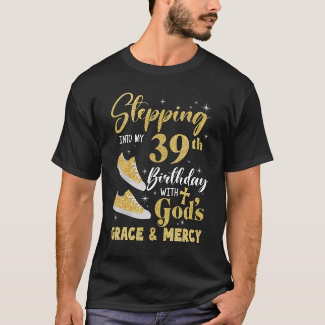 Camiseta Passando Para O Meu 39º Aniversário Com Deuses Gra (Frente)