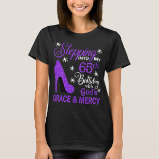 Camiseta Passando para o meu 65º aniversário com a Graça e
