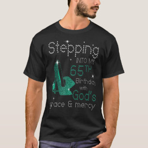 Camiseta Passando para o meu 65º aniversário com a Graça e