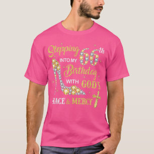 Camiseta Passando para o meu 66º aniversário com a Graça de