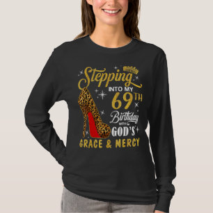 Camiseta Passando para o meu 69º aniversário com a Graça e 