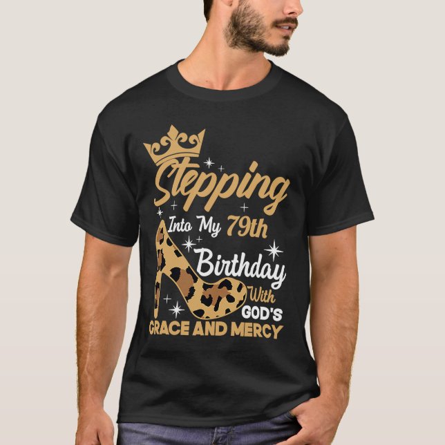 Camiseta Passando Para O Meu 79º Aniversário Com Deuses Gra (Frente)