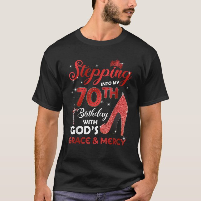 Camiseta Passando para o meu aniversário de 70 com GODS Gra (Frente)