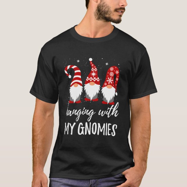 Camiseta Passando Tempo Com Meus Gnomos (Frente)