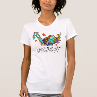 Camiseta Pássaro artístico urbano do tatuagem da andorinha