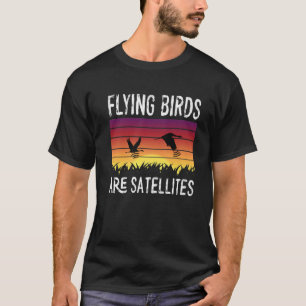 Camiseta Pássaros não são verdadeiros satélites voadores es
