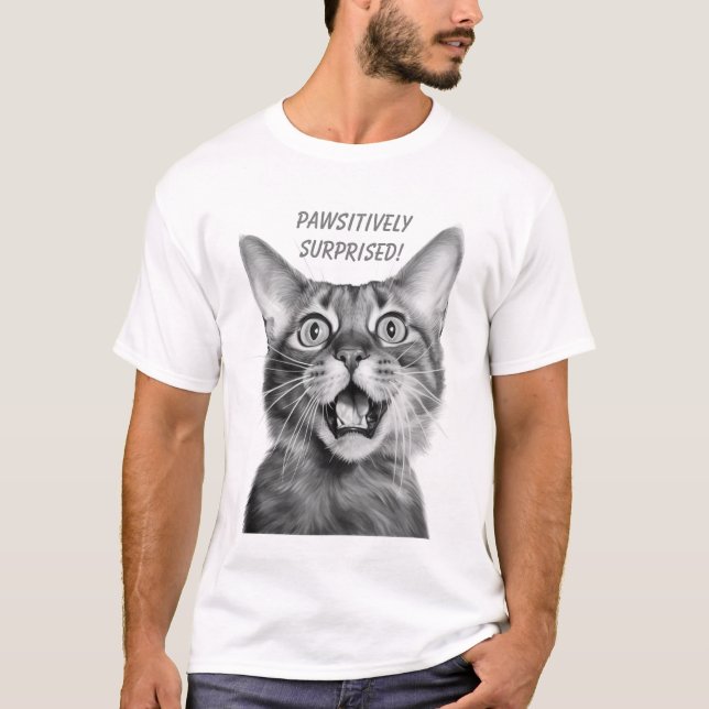 Camiseta PASSIVAMENTE SURPREENDIDO! Gato Louco Engraçado (Frente)