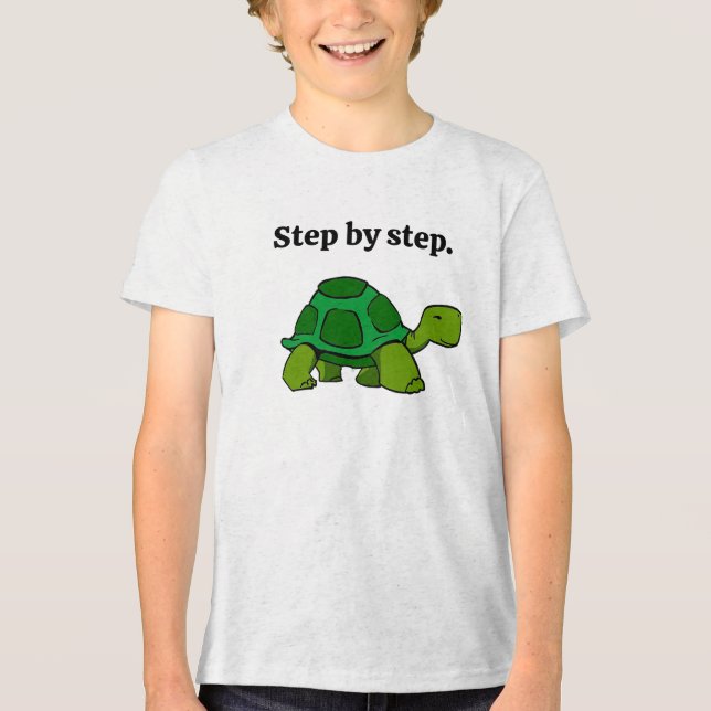 Camiseta Passo a Passo Cartoon Turtle, vitória persistente (Frente)