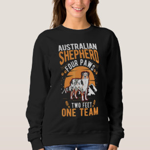 Camiseta Pastor Australiano quatro patas dois pés uma equip
