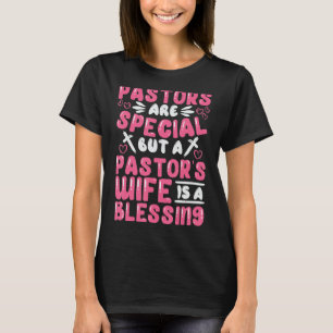Camiseta Pastores são especiais, mas a esposa de um pastor
