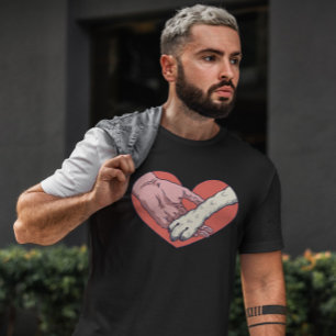 Camiseta Pata Animal E Mão Humana No Coração