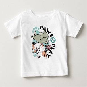 Camiseta Patas e Brincadeiras – Ilustração de Gato Adorável