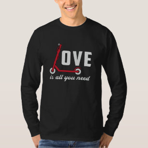 Camiseta Patinete Driver Love É Tudo O Que Você Precisa De