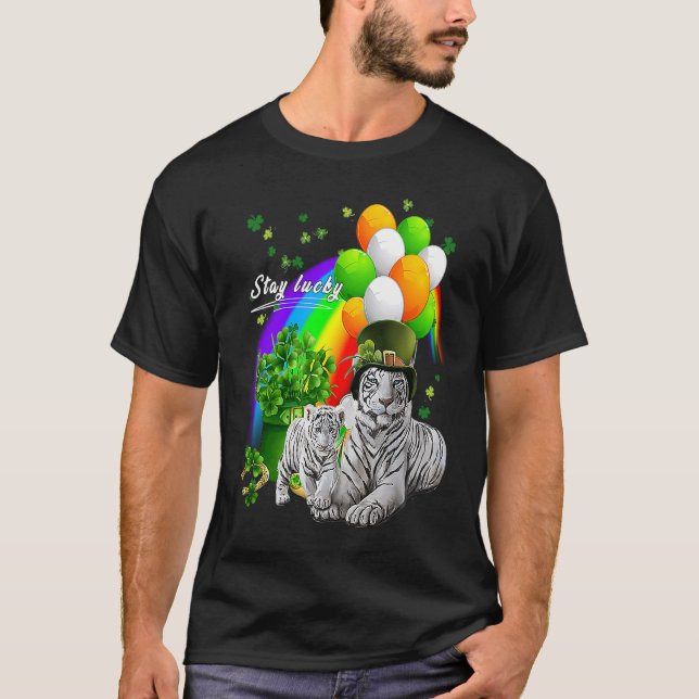 Camiseta Patinho da Rua Sortuda do Xamrock Leprechaun Cute  (Frente)