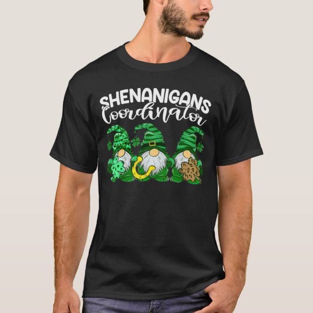 Camiseta Patrick Gnomes Shenanigans Coordinator Patricks Da (Frente)