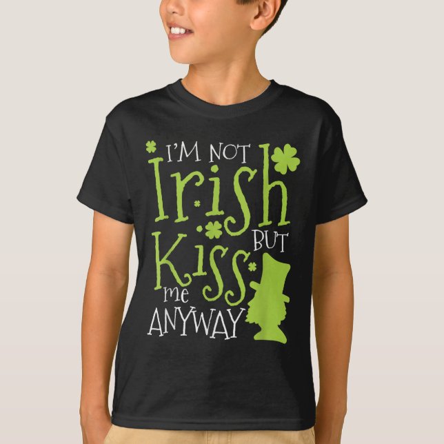 Camiseta Patrick's Day I'm Not Irish But Kiss Me Anyway  (Frente)